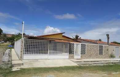 Imagem: A casa possui 5 Dormitórios, 2 Vagas na garagem e está localizado