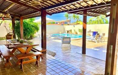 Imagem: A casa possui 5 Dormitórios, 2 Vagas na garagem e está localizado