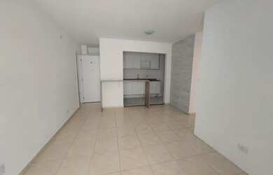 Imagem: O apartamento possui 3 Dormitórios, 1 Banheiro, 1 Vaga na garagem