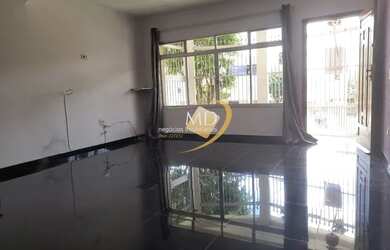 Imagem: A casa possui 3 Dormitórios, 2 Banheiros, 1 Vaga na garagem