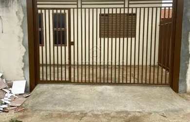 Imagem: A casa possui 2 Dormitórios, 1 Banheiro, 1 Vaga na garagem