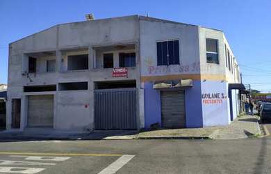 Imagem: O depósito possui 2 Vagas na garagem, 600m² de Área e está