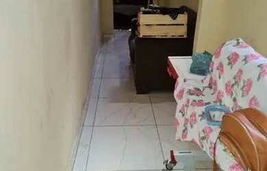 Imagem: A casa possui 3 Dormitórios e 2 Banheiros e está localizado