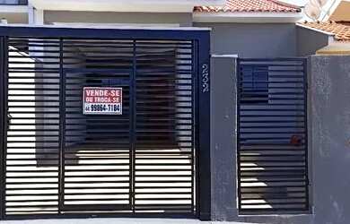 Imagem: A casa possui 2 Dormitórios, 1 Banheiro, 1 Vaga na garagem