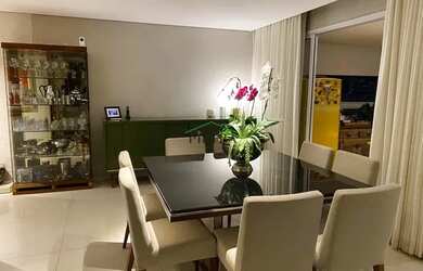 Imagem: O apartamento possui 4 Dormitórios, 3 Banheiros, 2 Vagas na