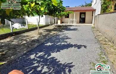 Imagem: A casa possui 2 Dormitórios, 1 Banheiro, 240m² de Área e