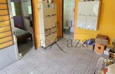 Imagem: A casa à venda possui 2 Dormitórios, 2 Banheiros, 1 Vaga na