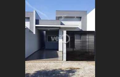 Imagem: A casa possui 3 Dormitórios, 2 Banheiros, 2 Vagas na garagem