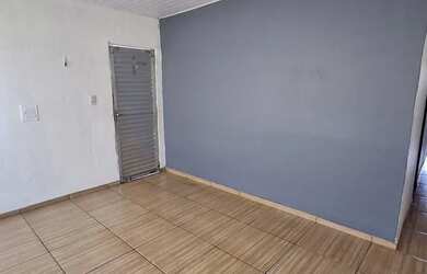 Imagem: A casa possui 2 Dormitórios, 1 Banheiro e está localizado