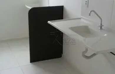 Imagem: O apartamento possui 2 Dormitórios, 1 Banheiro, 1 Vaga na garagem