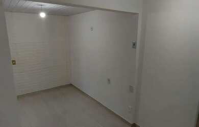 Imagem: A casa possui 1 Dormitório, 1 Banheiro, Imóvel novo e está