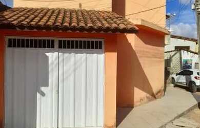 Imagem: A casa possui 3 Dormitórios, 2 Banheiros e 1 Vaga na garagem