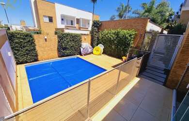 Imagem: A casa em condomínio possui 3 Dormitórios, 4 Banheiros, 2