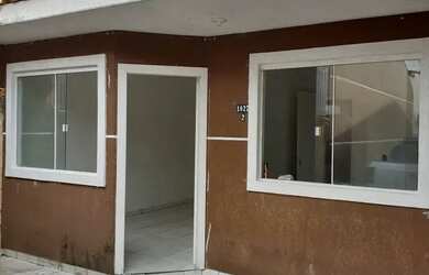 Imagem: A casa possui 2 Dormitórios, 1 Banheiro, 3 Vagas na garagem