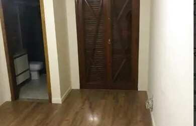 Imagem: A casa possui 2 Dormitórios, 2 Banheiros, 2 Vagas na garagem