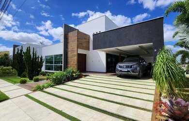 Imagem: A casa em condomínio possui 4 Dormitórios, 3 Banheiros, 5