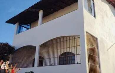 Imagem: A casa possui 4 Dormitórios, 2 Banheiros, 2 Vagas na garagem