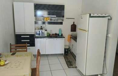 Imagem: A casa possui 3 Dormitórios, 2 Banheiros, 1 Vaga na garagem