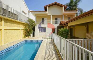 Imagem: A casa possui 5 Dormitórios, 5 Banheiros, 4 Vagas na garagem