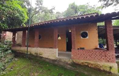 Imagem: A casa possui 2 Dormitórios, 1 Banheiro, 1 Vaga na garagem