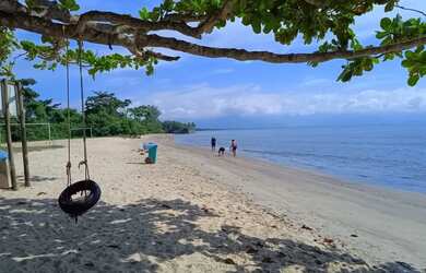 Imagem: A casa possui 3 Dormitórios, 2 Banheiros, 5 Vagas na garagem