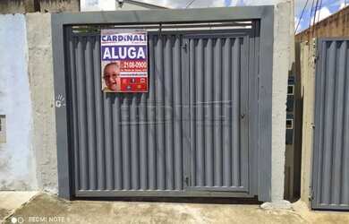 Imagem: A casa possui 1 Dormitório, 1 Banheiro, 1 Vaga na garagem