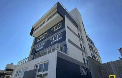 Imagem: O apartamento possui 1 Dormitório, 1 Banheiro, 1 Vaga na garagem