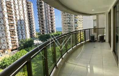 Imagem: O apartamento possui 4 Dormitórios, 4 Banheiros, 2 Vagas na