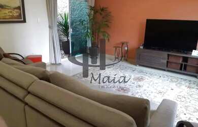 Imagem: A casa possui 3 Dormitórios, 3 Banheiros, 5 Vagas na garagem