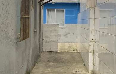 Imagem: A casa possui 2 Dormitórios, 1 Banheiro e 1 Vaga na garagem