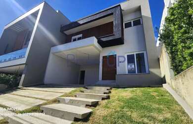 Imagem: A casa em condomínio possui 3 Dormitórios, 4 Banheiros, 2