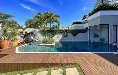 Imagem: A casa em condomínio possui 4 Dormitórios, 5 Banheiros, 4