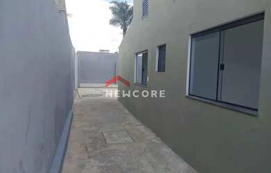 Imagem: A casa possui 2 Dormitórios, 1 Banheiro, 4 Vagas na garagem