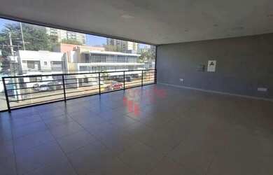 Imagem: O depósito possui 4 Vagas na garagem, 170m² de Área e está