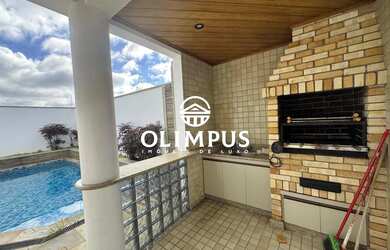 Imagem: A casa possui 3 Dormitórios, 5 Banheiros, 4 Vagas na garagem