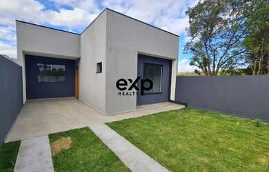 Imagem: A casa possui 3 Dormitórios, 1 Banheiro, 2 Vagas na garagem