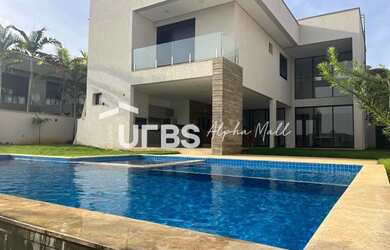 Imagem: A casa em condomínio possui 4 Dormitórios, 5 Banheiros, 5