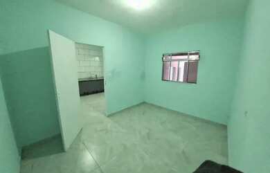 Imagem: A casa possui 2 Dormitórios, 1 Banheiro, 2 Vagas na garagem