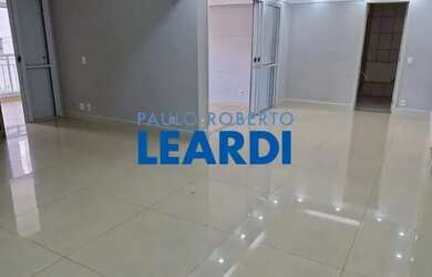 Imagem: O apartamento possui 3 Dormitórios, 5 Banheiros, 2 Vagas na