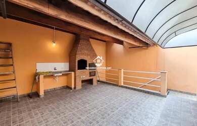 Imagem: A casa possui 4 Dormitórios, 4 Banheiros, 2 Vagas na garagem