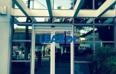 Imagem: O depósito possui 1 Vaga na garagem e 44m² de Área e está