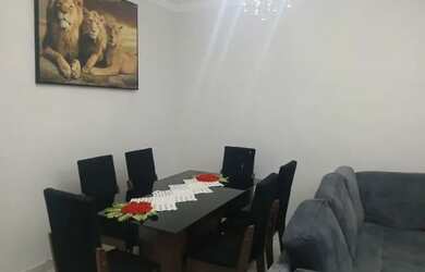 Imagem: A casa possui 5 Dormitórios, 2 Banheiros, 2 Vagas na garagem