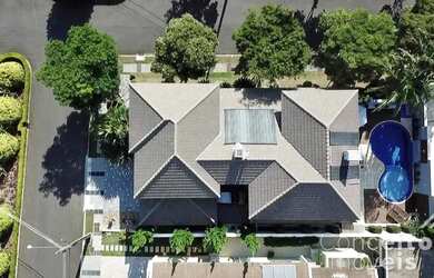 Imagem: A casa em condomínio possui 4 Dormitórios, 4 Banheiros, 4