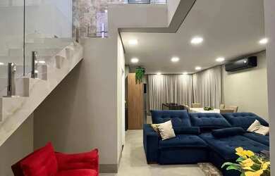 Imagem: A casa possui 3 Dormitórios, 4 Banheiros, 2 Vagas na garagem