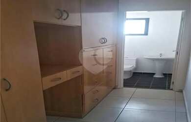 Imagem: O depósito possui 2 Vagas na garagem e 52m² de Área e está