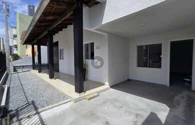 Imagem: A casa possui 5 Dormitórios, 4 Banheiros, 1 Vaga na garagem