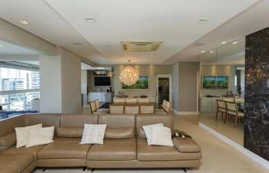 Imagem: O apartamento possui 3 Dormitórios, 5 Banheiros, 3 Vagas na