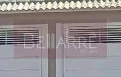 Imagem: A casa possui 3 Dormitórios, 2 Banheiros, 2 Vagas na garagem