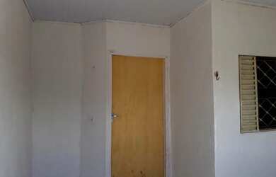 Imagem: A casa possui 2 Dormitórios, 1 Vaga na garagem e está localizado