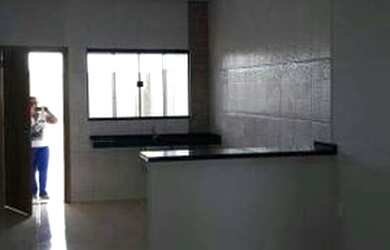 Imagem: A casa possui 2 Dormitórios, 1 Vaga na garagem e está localizado